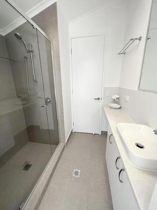 The Villas - Hervey Bay - 2 Separate Villas Urangan Εξωτερικό φωτογραφία